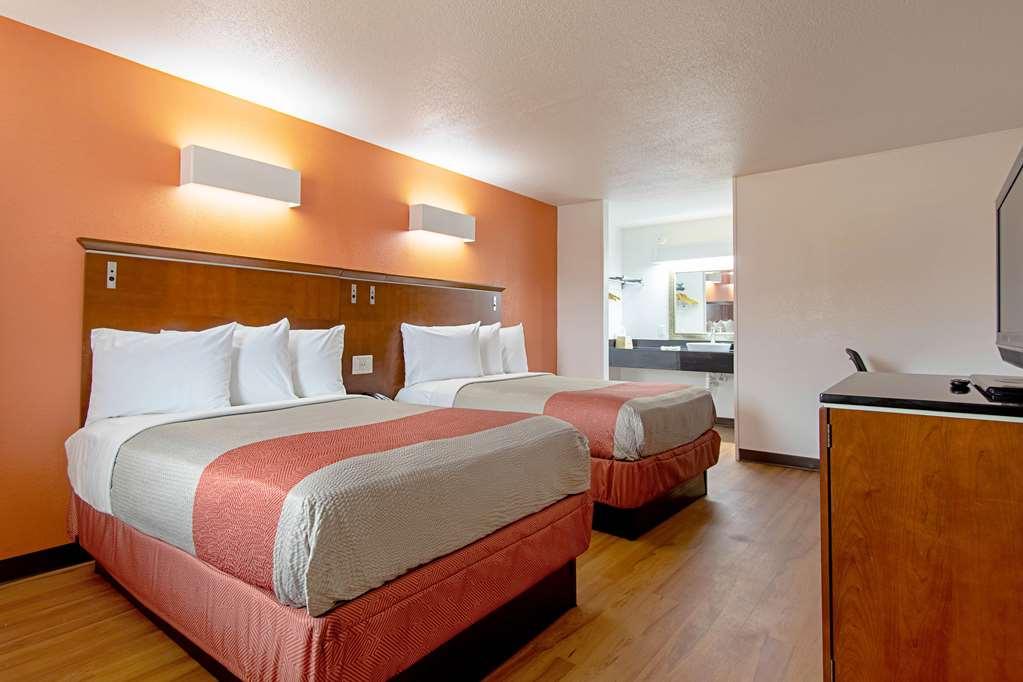 Motel 6-Alma, Ar L-40 Bilik gambar